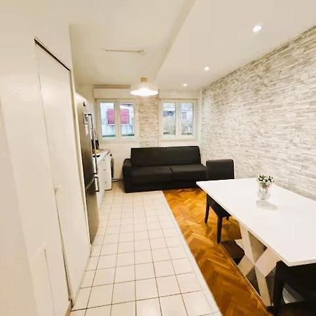 Mini-Studio Avec Kitchenette Ou Chambre Confort Avec Frigo Et Tv - Parking En Option Sur Resa ! Chaville Bagian luar foto