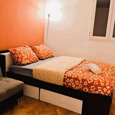 Mini-Studio Avec Kitchenette Ou Chambre Confort Avec Frigo Et Tv - Parking En Option Sur Resa ! Chaville Bagian luar foto