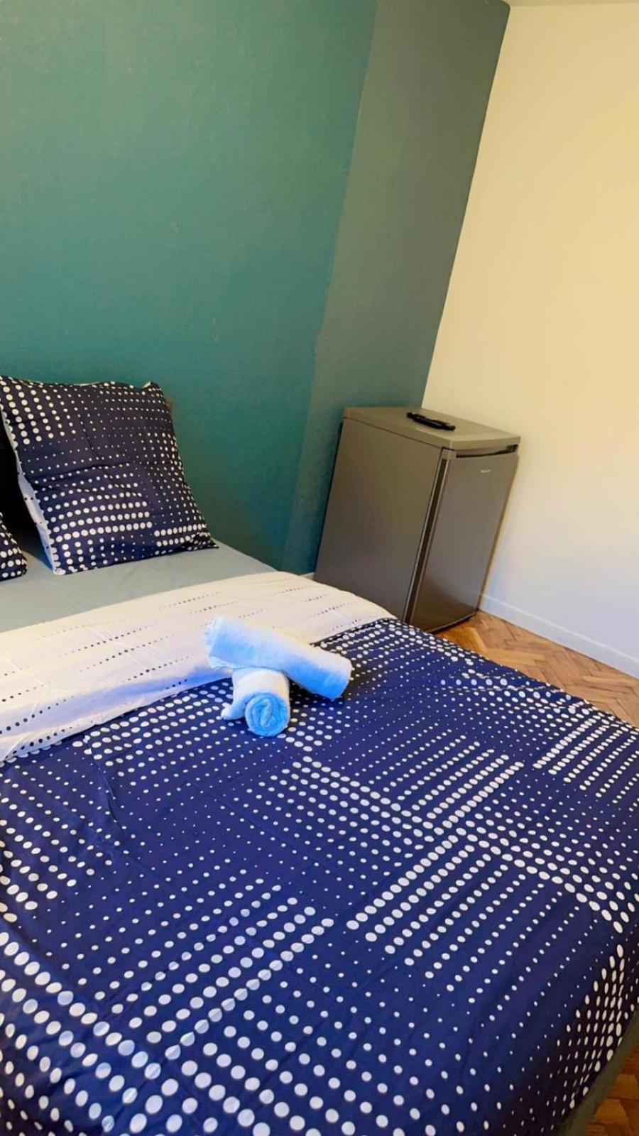 Mini-Studio Avec Kitchenette Ou Chambre Confort Avec Frigo Et Tv - Parking En Option Sur Resa ! Chaville Bagian luar foto