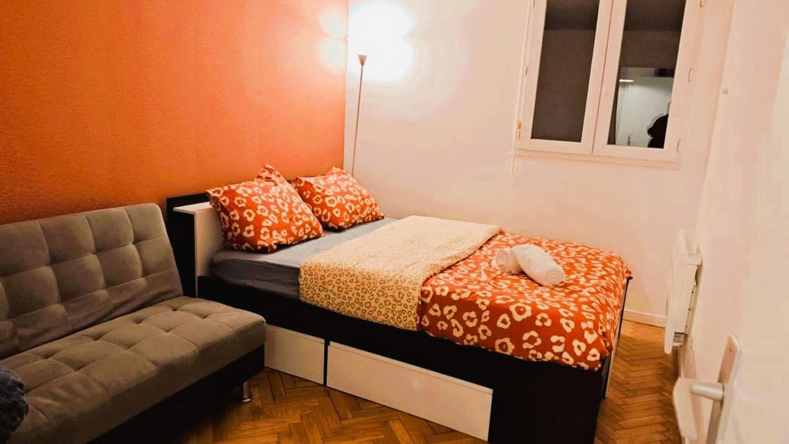 Mini-Studio Avec Kitchenette Ou Chambre Confort Avec Frigo Et Tv - Parking En Option Sur Resa ! Chaville Bagian luar foto